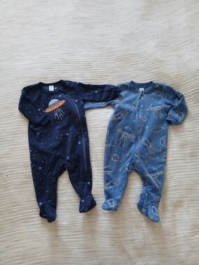 (2/20$) Baby 6 Months Pekkle Space Rocket Footed One-Piece Pajama$